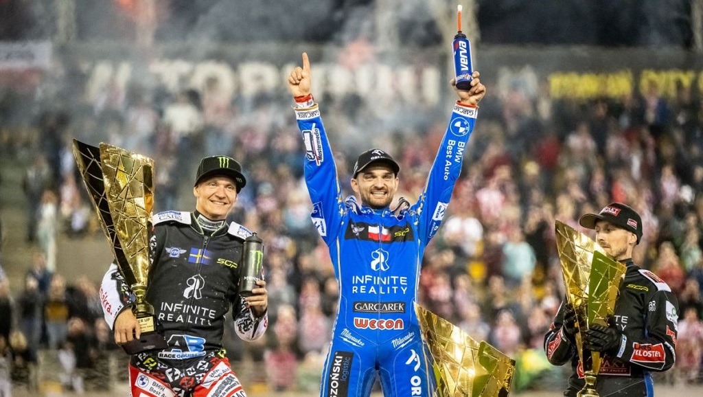 Podium SGP 23 od lewej strony Fredrik Lindgren, Bartosz Zmarzlik oraz Martin Vaculik